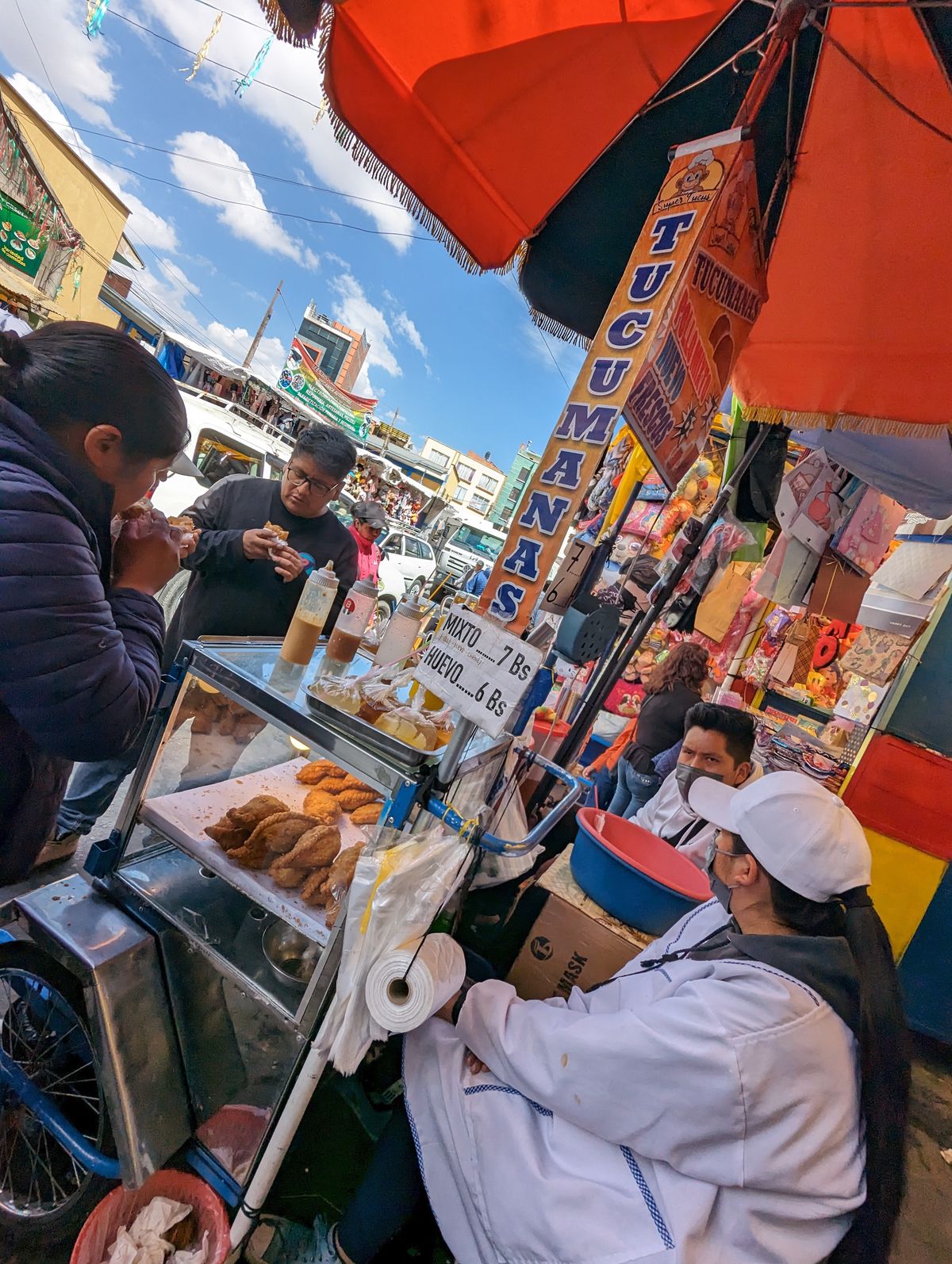 トゥクマーナ(揚げエンパナーダ)