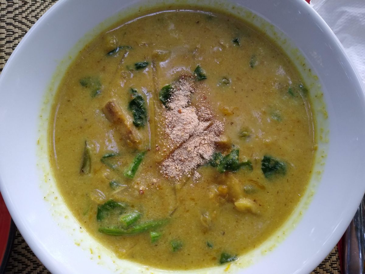 サムロー・コーコー(クメール伝統スープ)