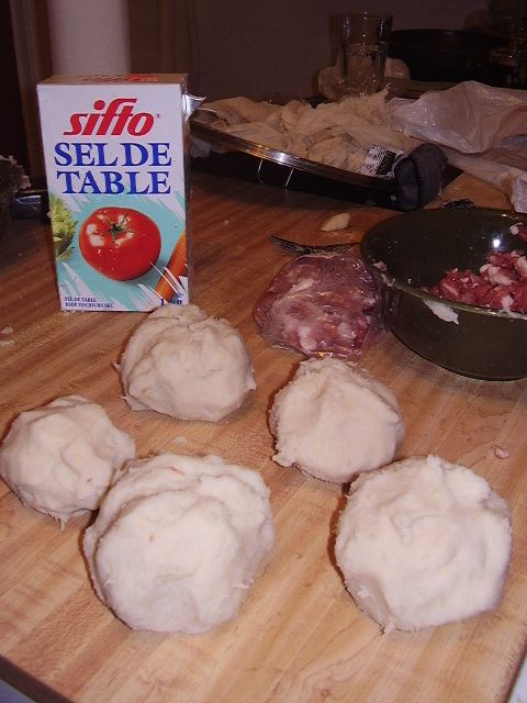 プーティン・ラペ(アカディアポテト餃子)